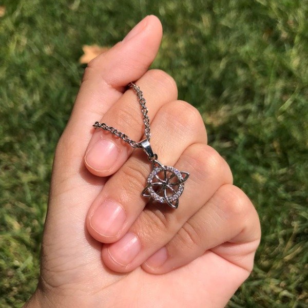 Producto - Conjunto cadena + dije nudo de brujas