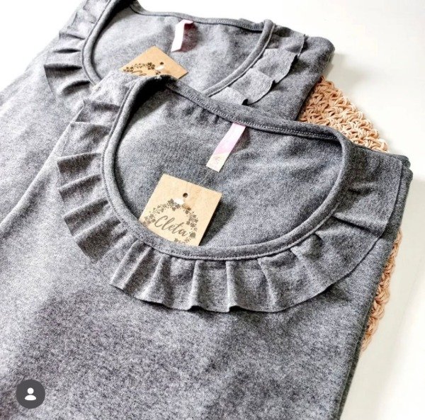 Producto - REMERA CON PUNTILLA/VOLADO EN ESCOTE