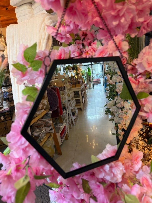Producto - Espejo hexagonal- negro (Efectivo: 26.000)