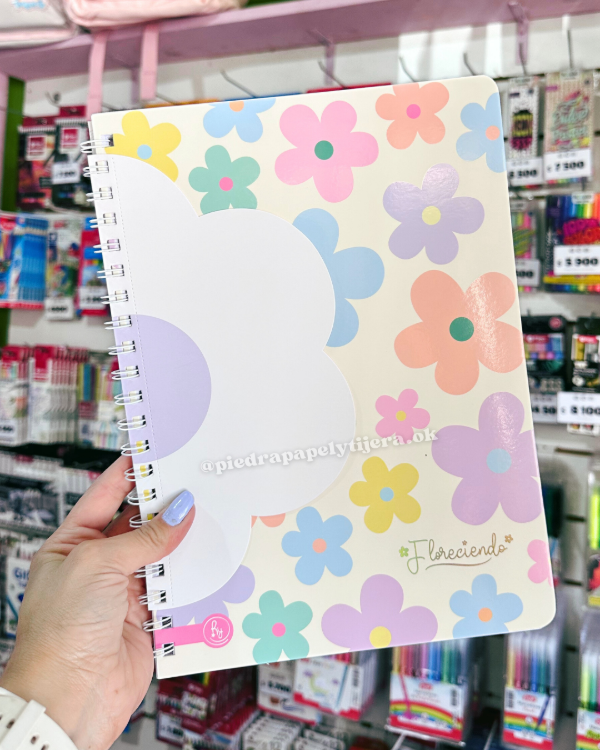 Producto - Cuaderno semirigido con solapa floreciendo