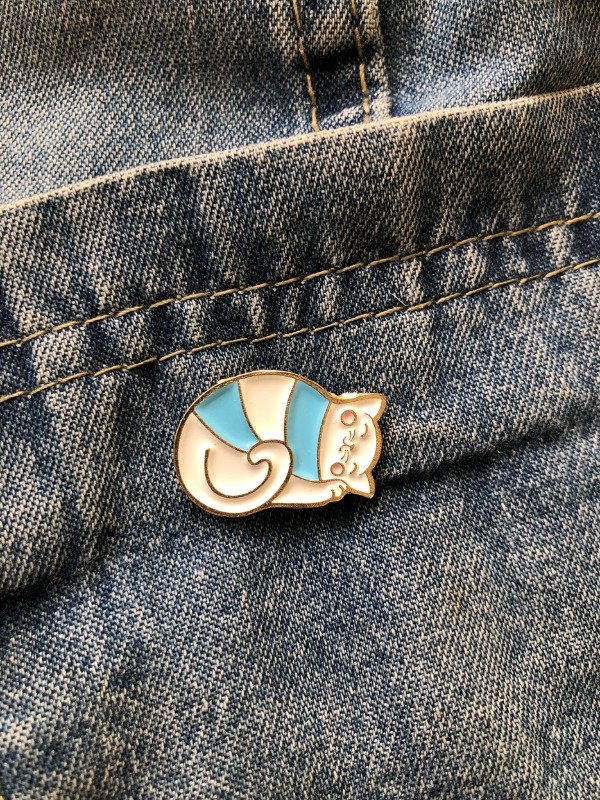 Producto - Pin Gato escarapela (negro o blanco) - 2