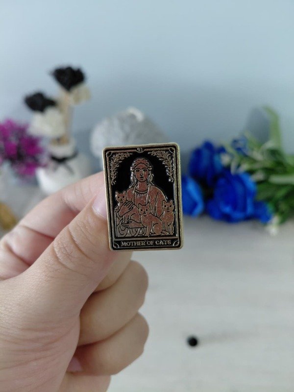 Producto - Pin metalizado - Mother of cats #1649