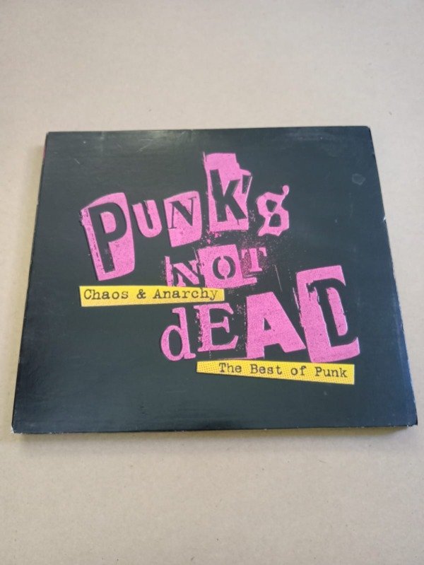 Producto - Punk's not dead the best of Punk - Artistas varios - Cleopatra records 2010 - 0
