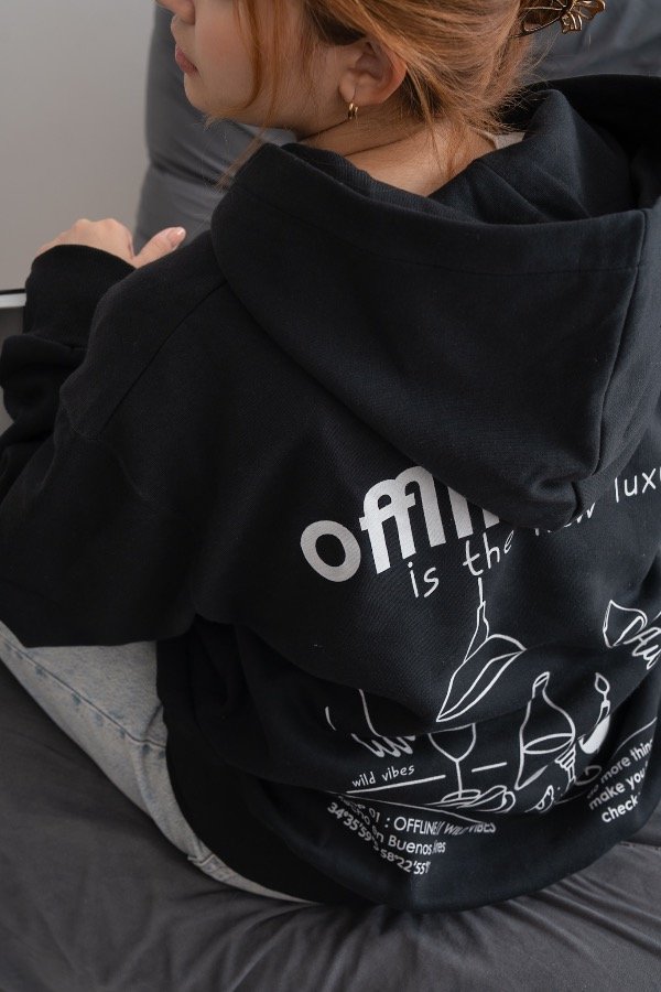 Producto - Hoodie Over Negro - Vinito y amigos