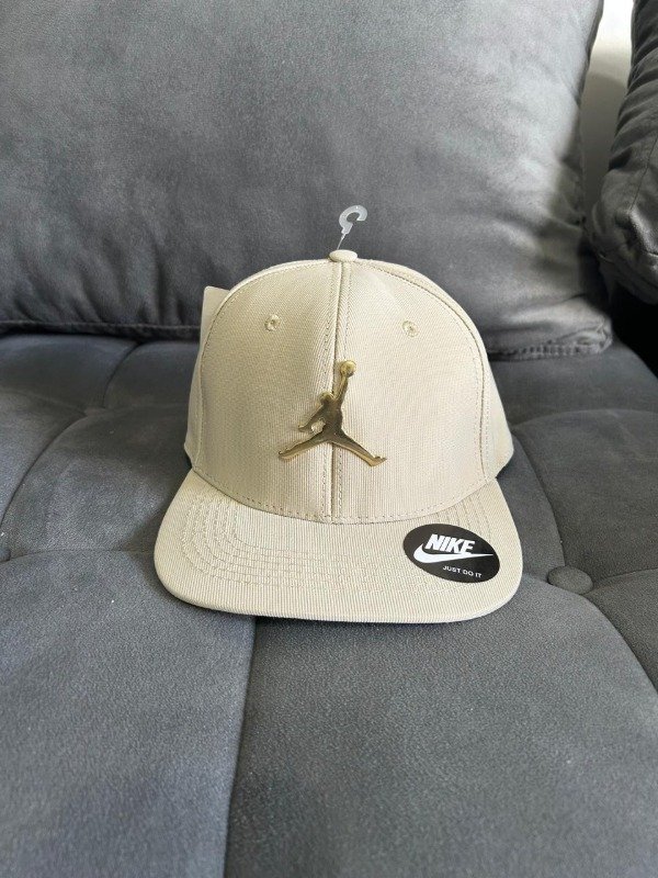 Producto - Gorra JORDAN CHAPITA Beige