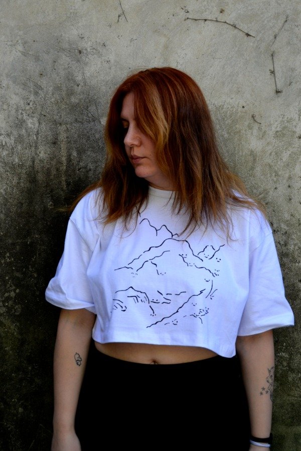 Producto - REMERA OVER CROP BLANCA SMILING MOUNTAINS