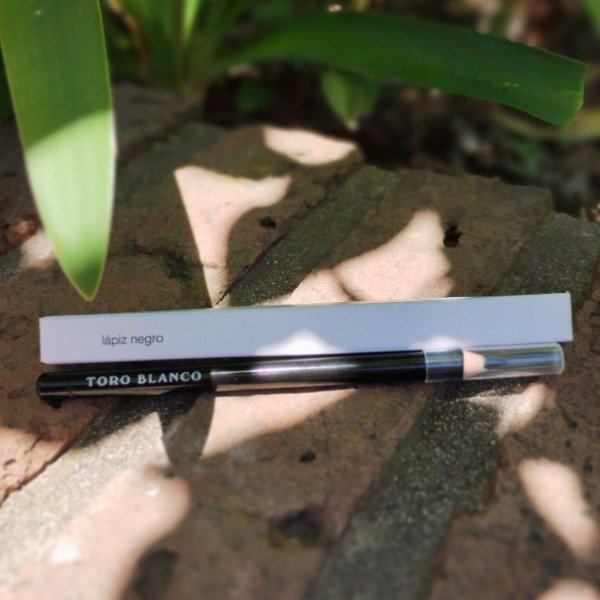 Producto - Delineador de Ojos Negro Toro Blanco