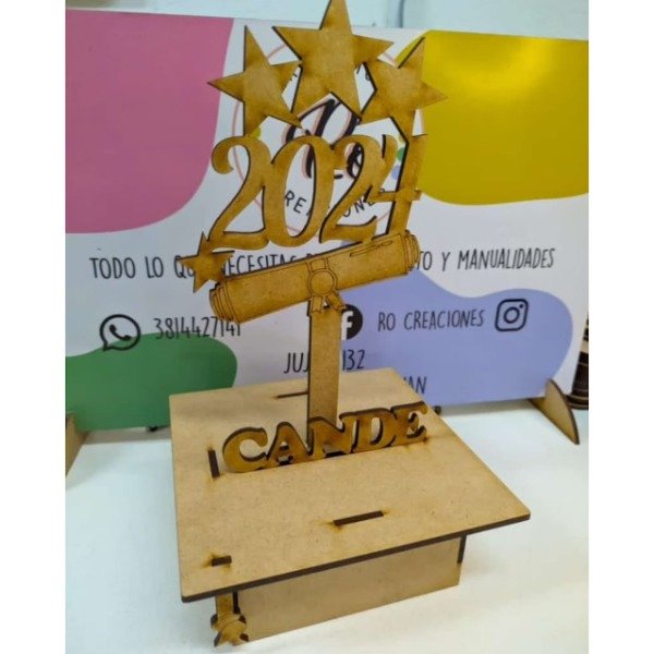 Producto - CDM CAJITA EGRESESADO GORRO 25CM