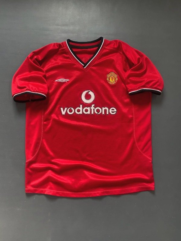 Producto - Manchester United primer kit 2000