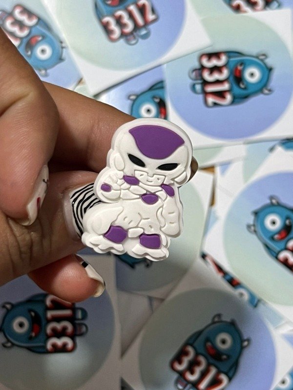 Producto - Frieza Pin