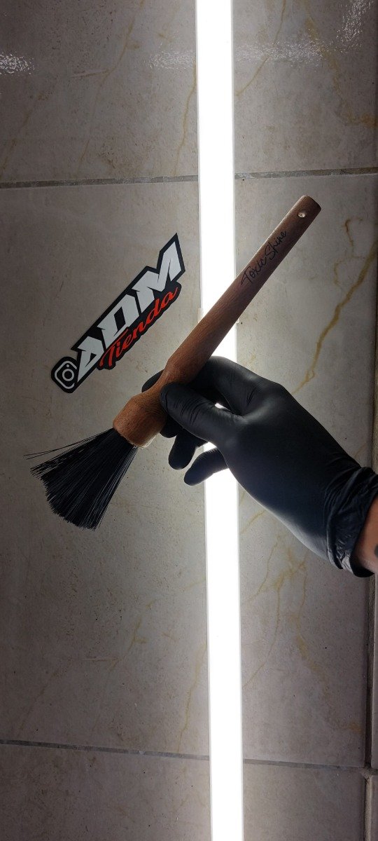 Producto - Brocha Cerdas PVC - Toxic Shine