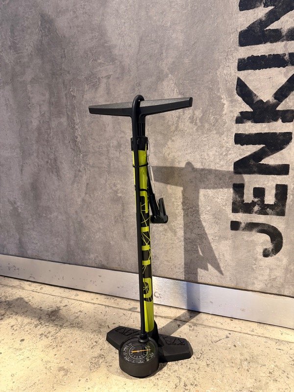 Producto - Inflador de pie GIYO