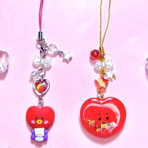 Producto - Phone Charms BT21 Tata mini shakers y Dije.