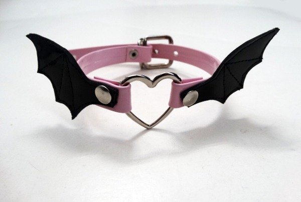Producto - Choker Bat  heart pink