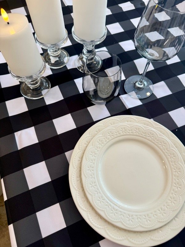 Producto - MANTEL ANTIMANCHAS A CUADROS NEGROS 2.5x1.4