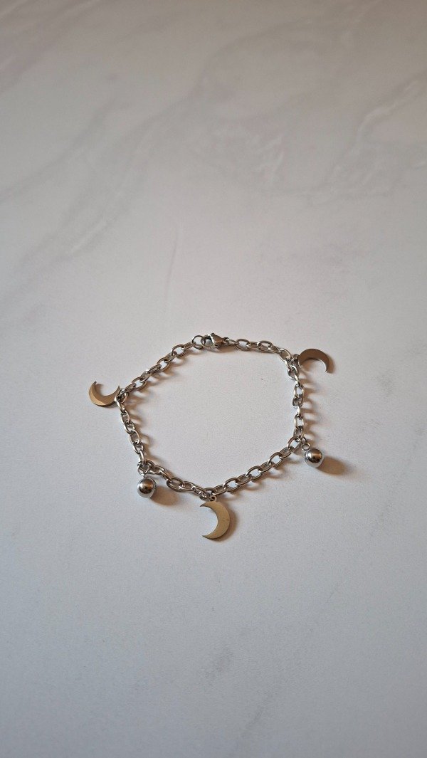Producto - Pulsera de acero quirúrgico dije luna y pelotita