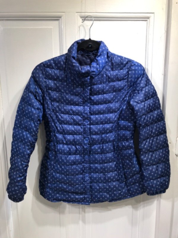 Producto - Campera UNIQLO azul con pintitas blancas Talle 11 años- PRECIO: 44X