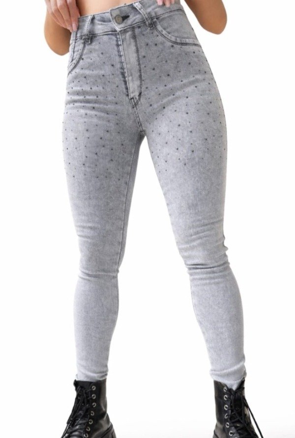 Producto - Jeans chupin elastizado con tachas - 0