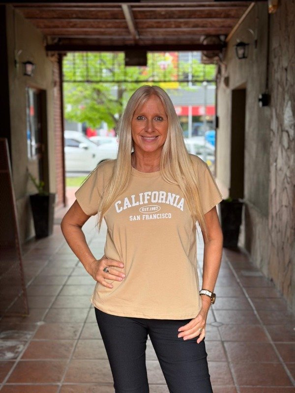 Producto - REMERA SAN FRANCISCO BEIGE ALGODON PREMIUM