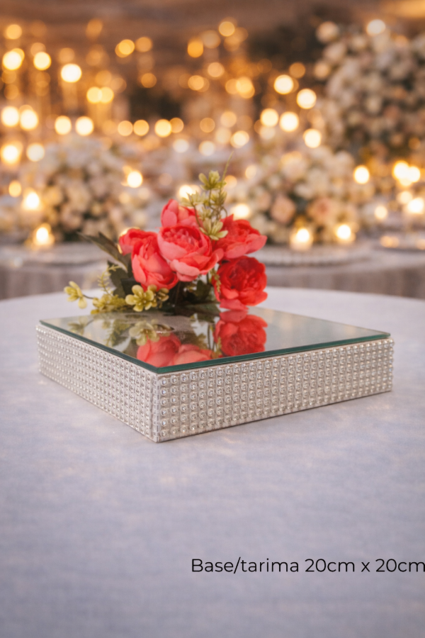 Producto - Base/tarima 20x20 con espejo y strass