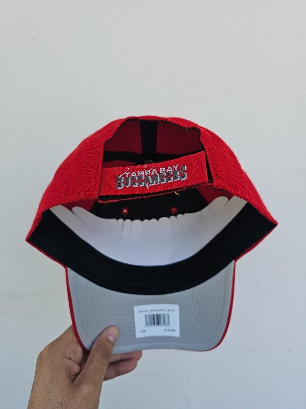 Tampa Bay Buccaneers red '47 brand mvp adjustable velcro — imagen 4