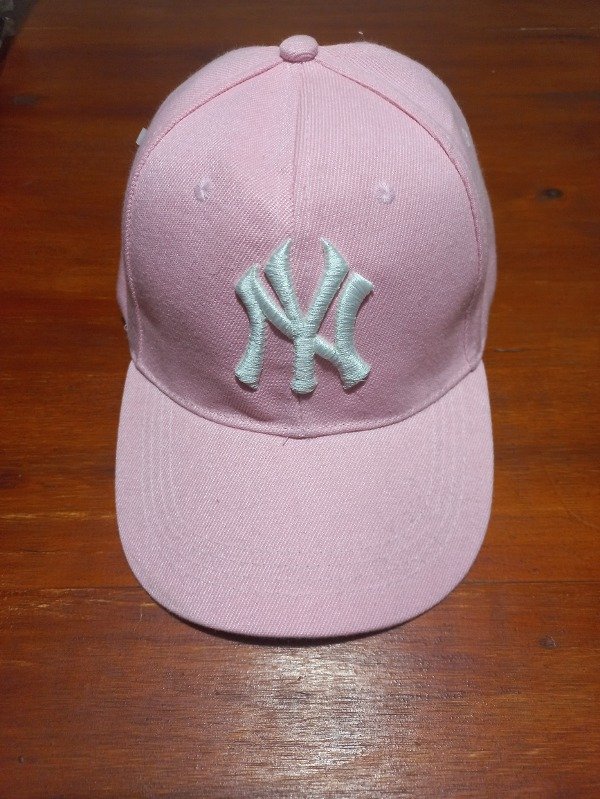 Producto - Gorra rosa claro nacional bordada