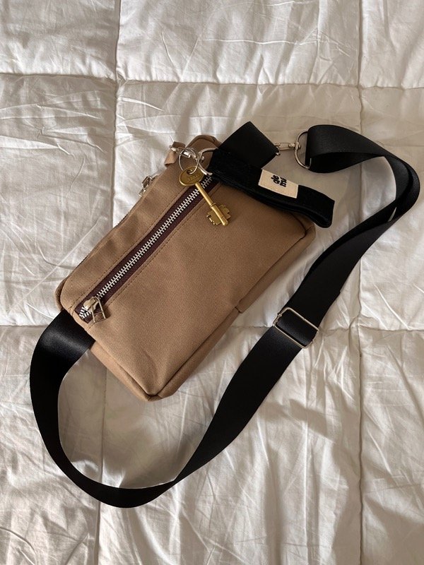 Producto - Riñonera MAR marrón y negra