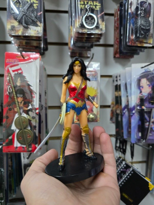 Producto - Figura Mujer Maravilla