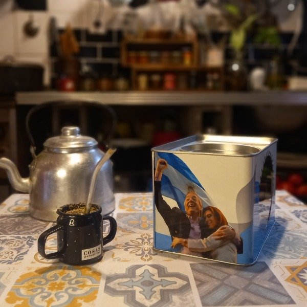 Producto - Lata Néstor y Cristina