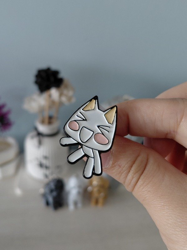 Producto - Pin metalizado - Michi meme #2436