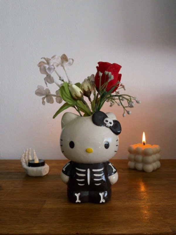 Producto - Florero Kitty esqueleto