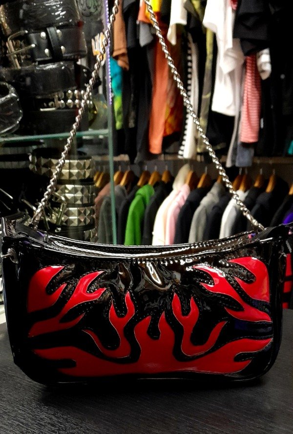 Producto - Cartera Flama Con Cadena Roja