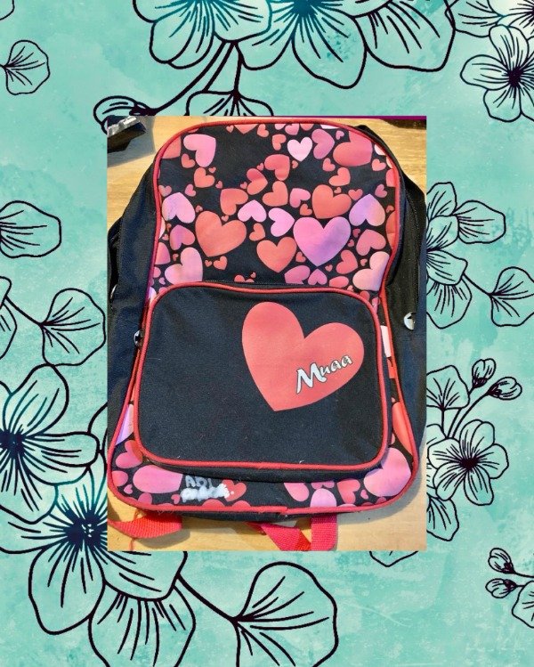 Producto - Mochila MUAA grande c/corazones Rojo/Negro