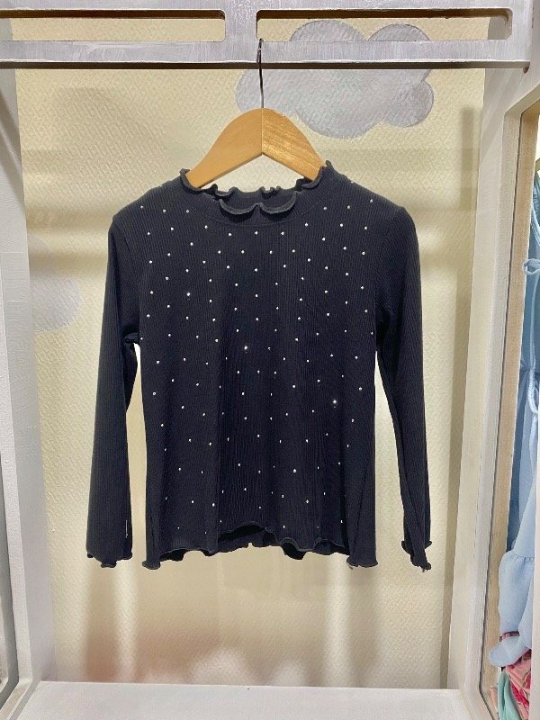 Polera brillitos negro