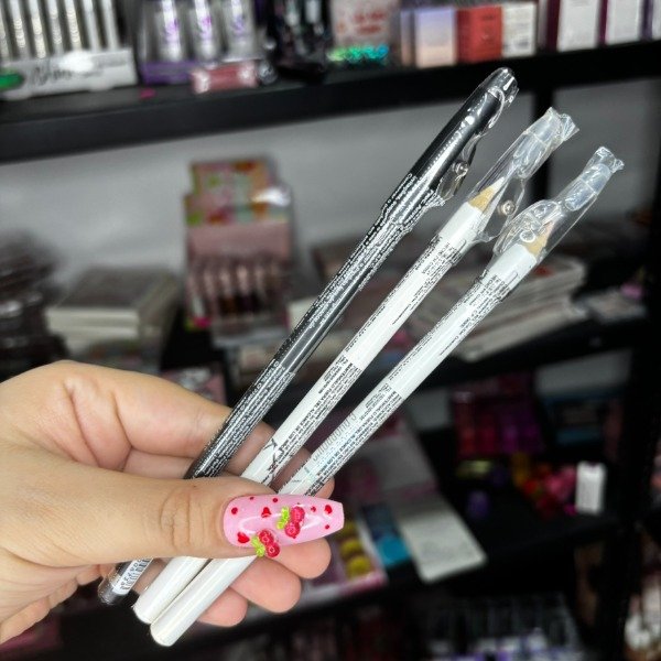 Producto - Delineador con sacapuntas Ruby Rose