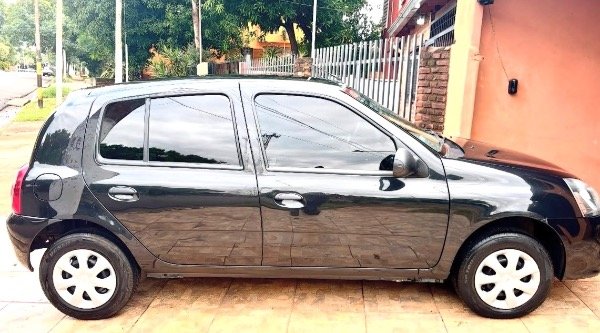 Producto - Renault Clio negro