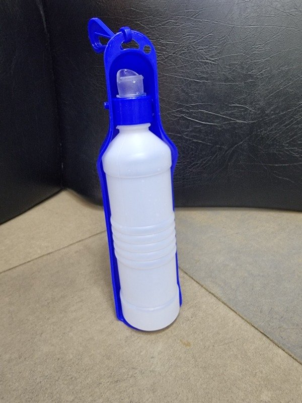 Producto - Botella con bebedero para viaje o paseo
