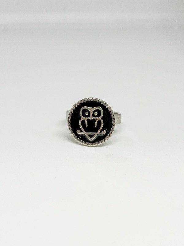 Producto - Anillo acero quirúrgico grueso dije búho esmalte negro