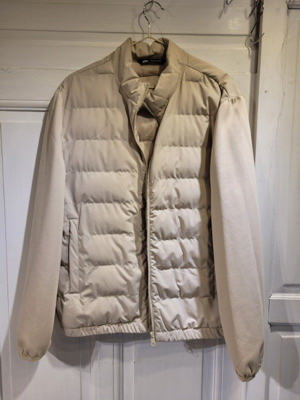 Producto - Campera ZARA beige pluma mangas algodon- Talle L- PRECIO: 107x
