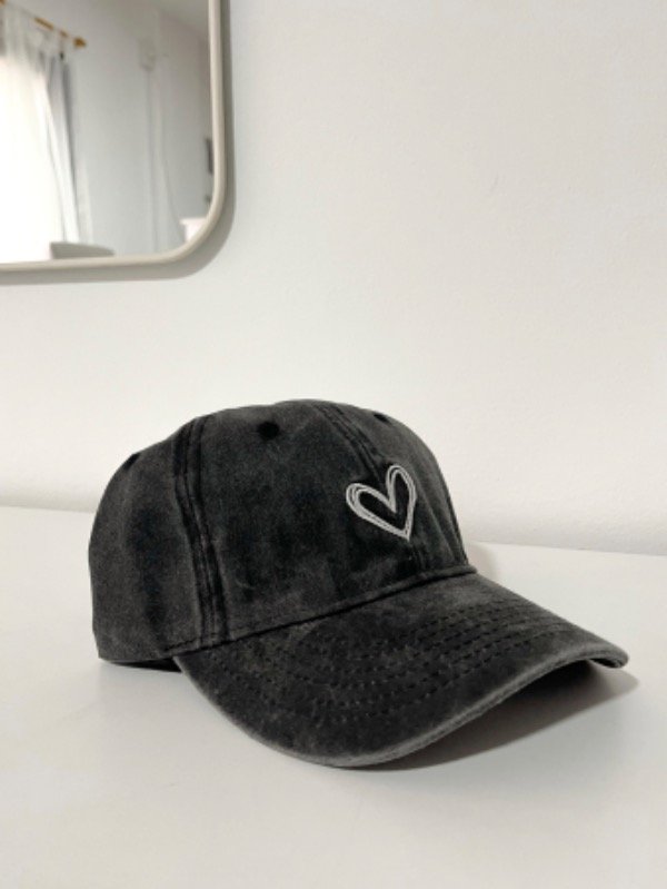 Producto - GORRA LOVE GRIS OSCURO