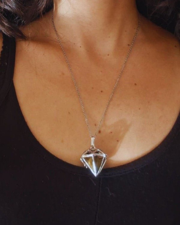 Producto - Relicario Diamante con piedra natural Ojo de Tigre