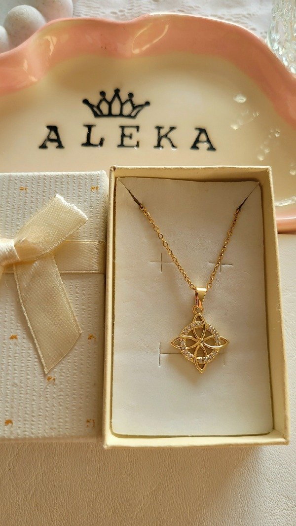 Producto - Collar nudo de bruja con strass de acero dorado - 0