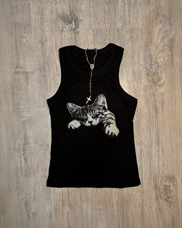 Producto - Musculosa Sleeping Cat Y2K