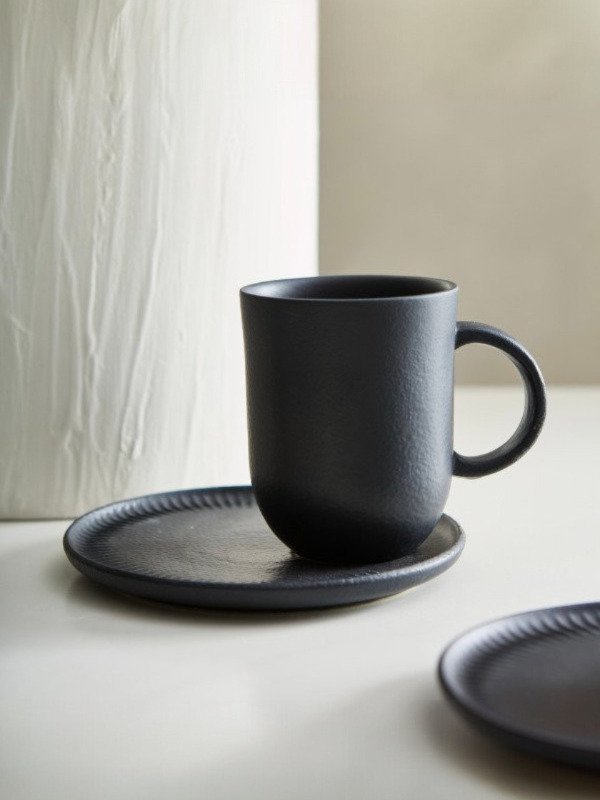 Producto - Set taza y plato Linhas Negro 330 ml - 2x1