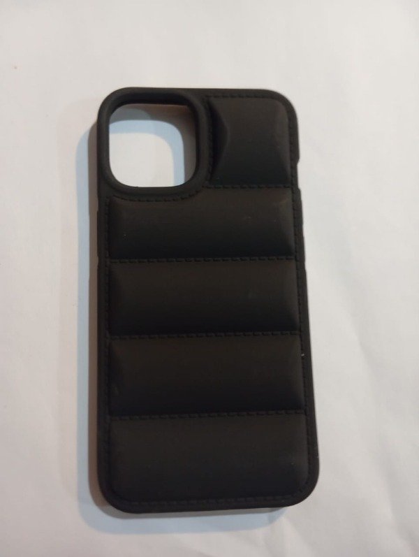 Producto - Funda Puffer Negro para iPhone 13