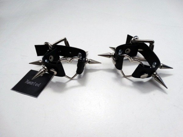 Producto - Par de muñequeras Spiked Heart
