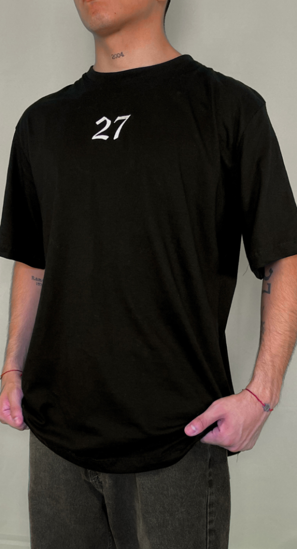 Remera oversize con bordados 27 — imagen 2