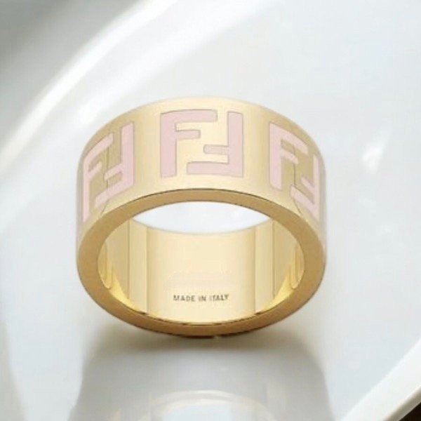 Producto - Anillo rosa con logo geometrico