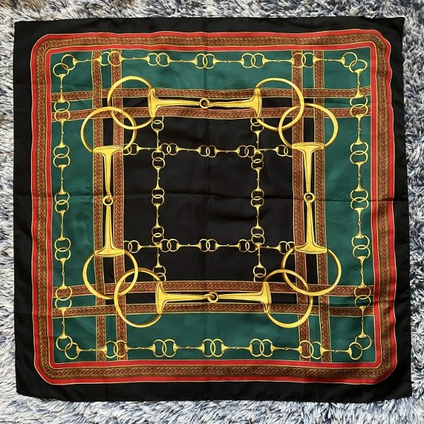 Producto - Vintage Hermes chains type made in Italy kerchief.