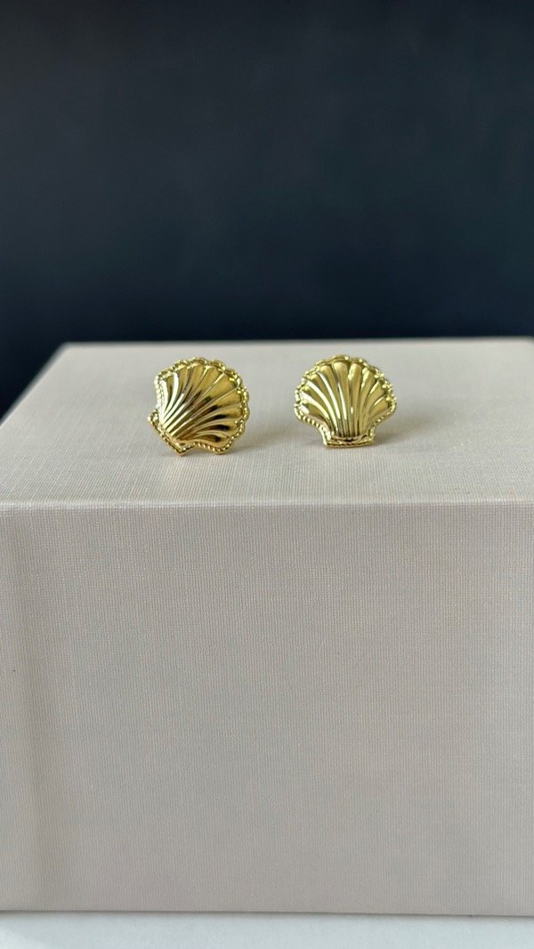 Producto - Aros concha de mar laminados en oro 18k